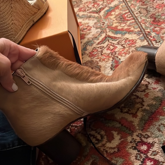 FENDI Ankle Boots worn 5 times . Very stylish and comfy . Camel hair camel. - Picture 9 of 12